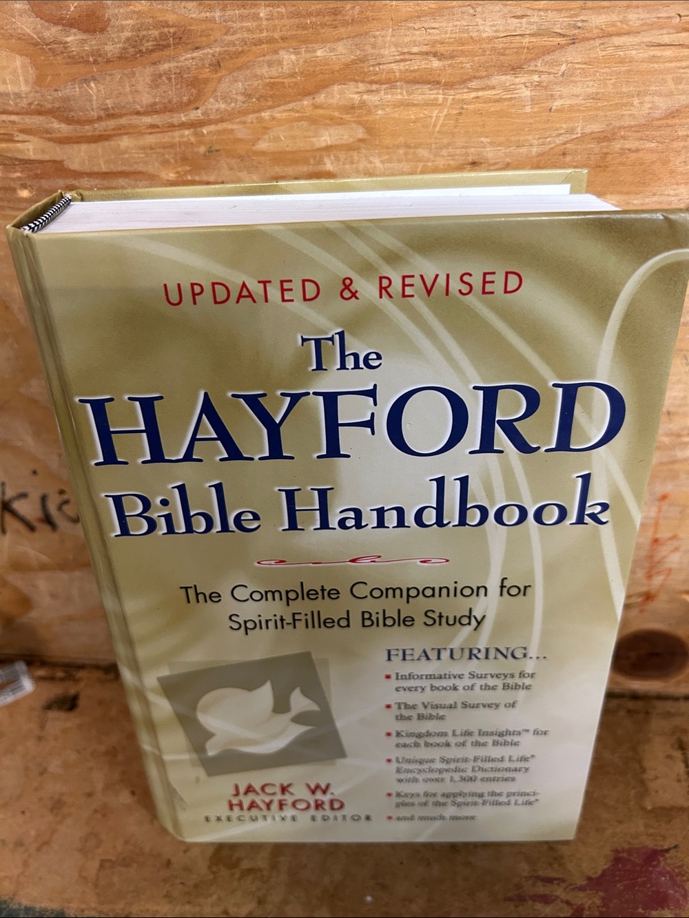 The Hayford Bible Handbook - Olive Green Hardcover